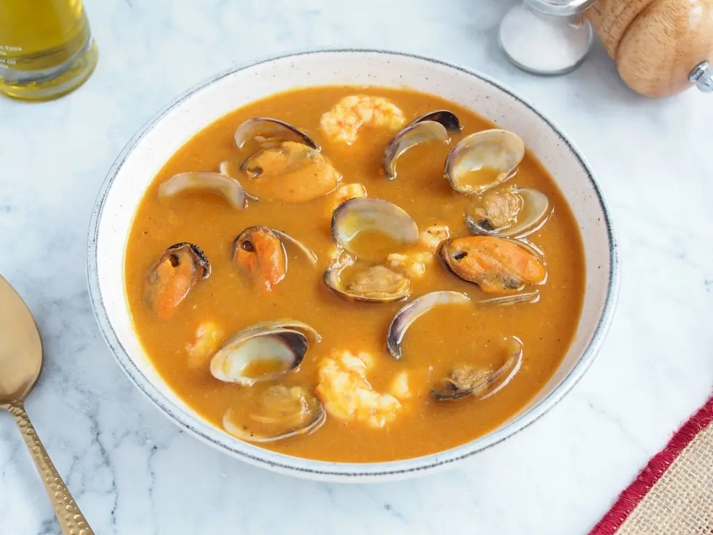 sopa de marisco a la gallega