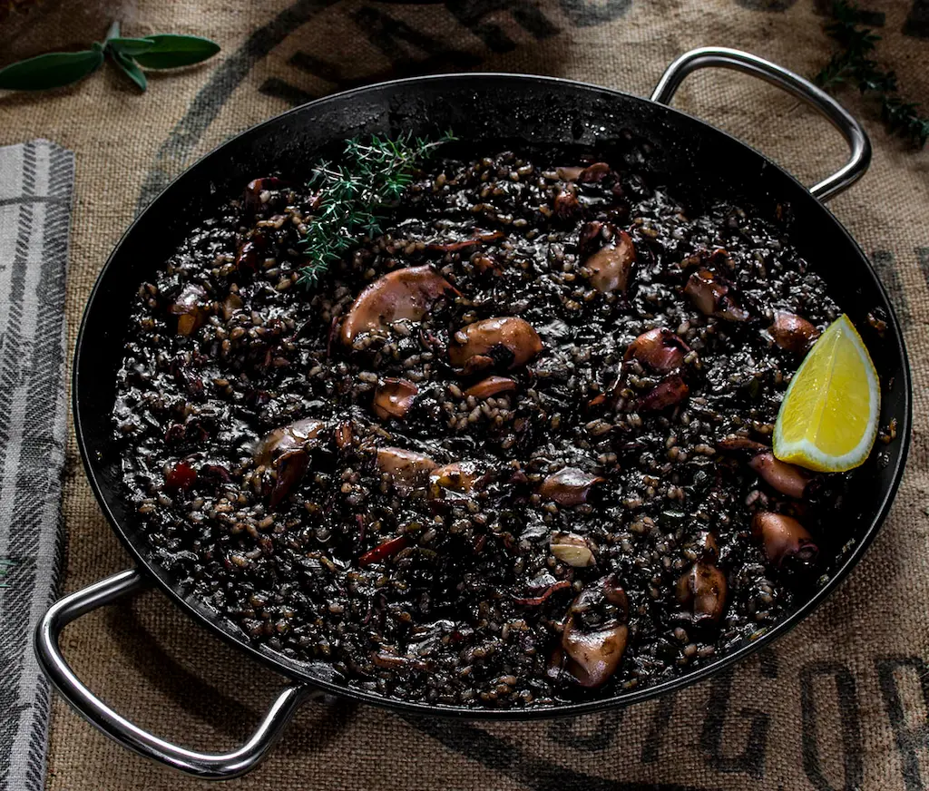 Receta de Arroz Negro a la Gallega